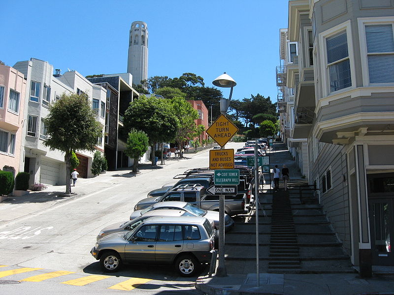 800px-FilbertStreetAndGrantAvenueLookingTowardsCoitTowerAndGarfieldElementarySchool